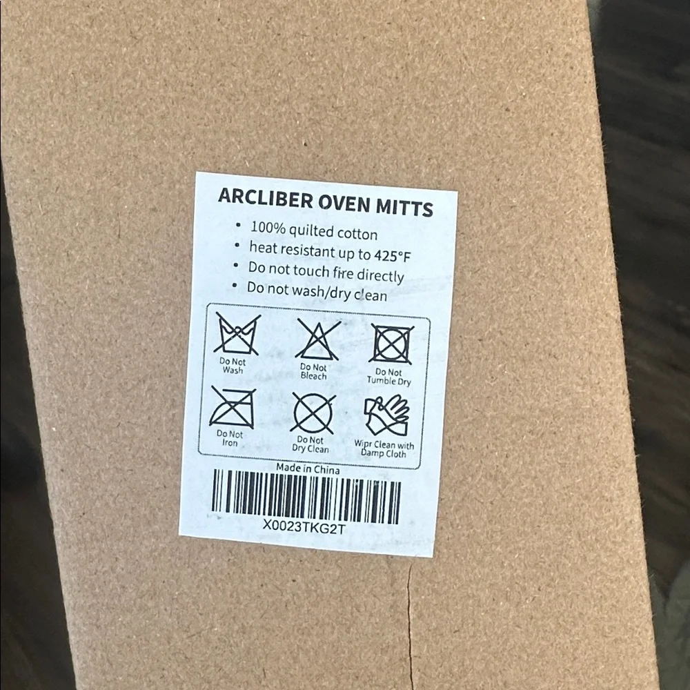 BNWT Arcliber Tan Oven Mitts
